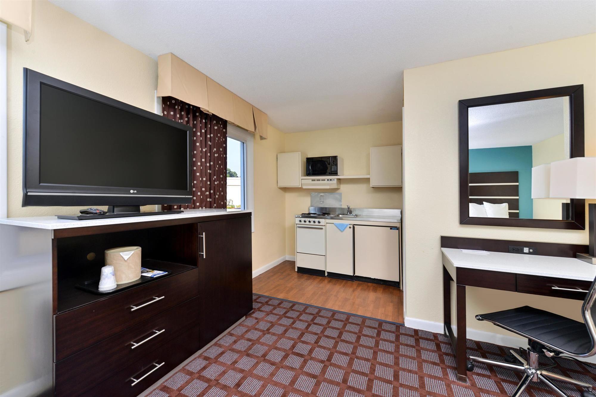 Americas Best Value Inn New London Mystic Zewnętrze zdjęcie