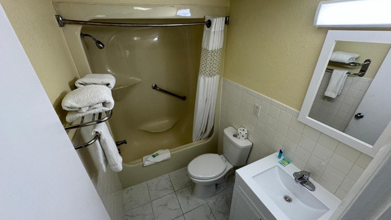 Americas Best Value Inn New London Mystic Zewnętrze zdjęcie
